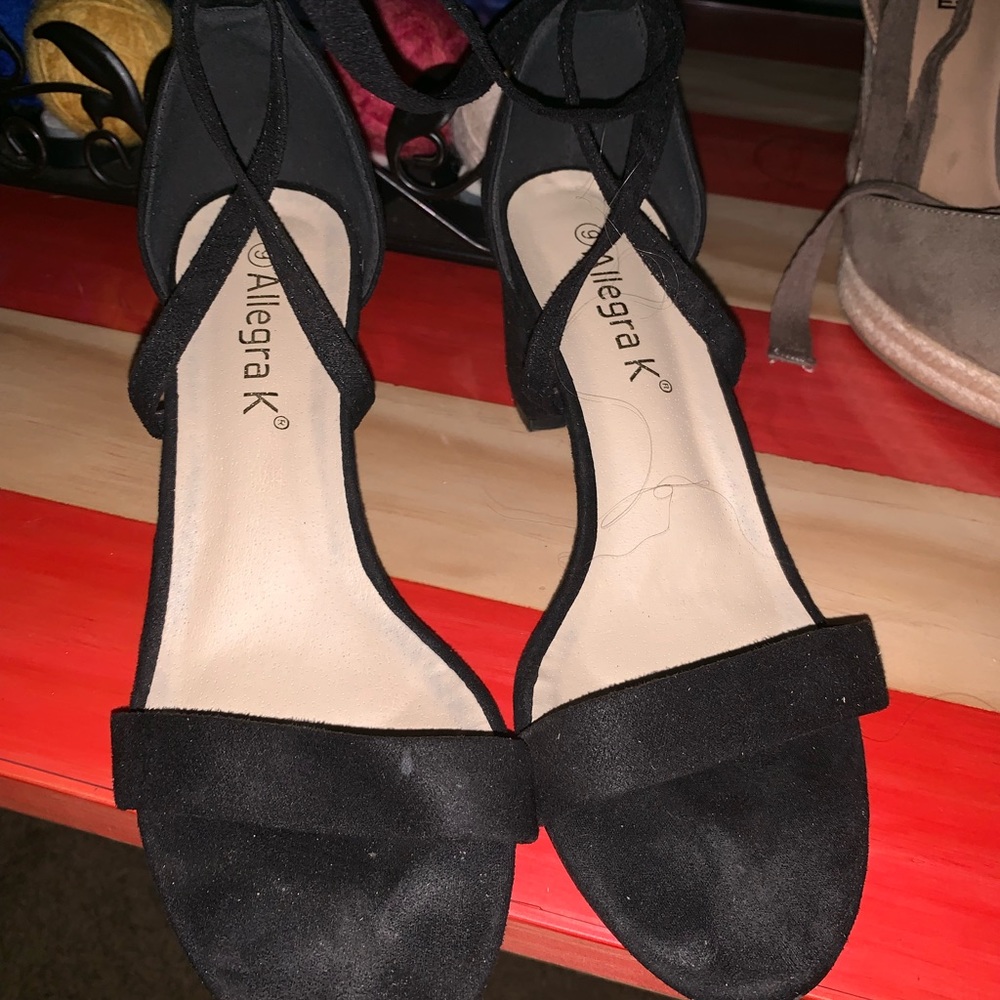 Shoes - Picture 4 of 6